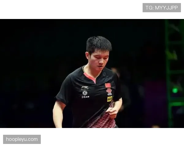 樊振东训练完直接去吃路边摊，这反差谁懂啊